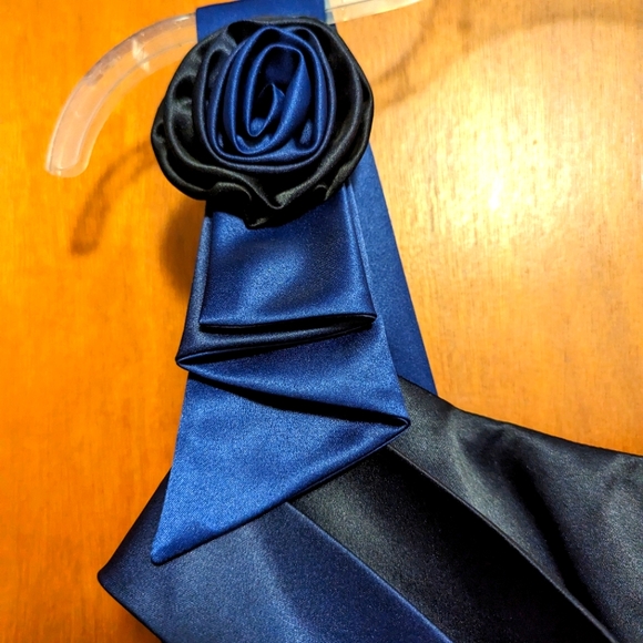 Dress - Picture 3 of 6